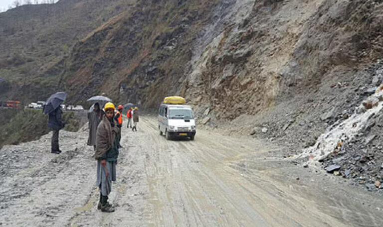 J&K highway reopened for traffic, stranded vehicles, Amarnath pilgrims allowed