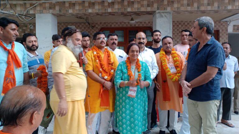 SSP Mohan Lal, others receive 1st batch of Buddha Amarnath Yatra.
