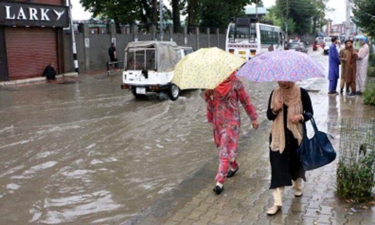 Heavy rain in Jammu, moderate in Kashmir likely
