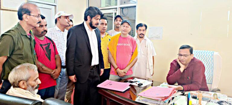 Nikhil Padha (Activist) met with PF Commissioner with Hundreds of Labourers, Representing their long due grievances