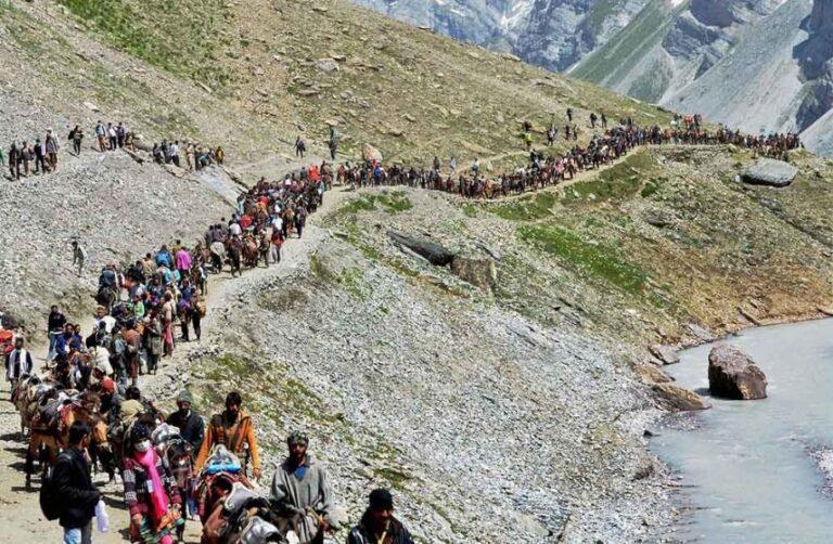 Amarnath Yatra resumes on twin routes