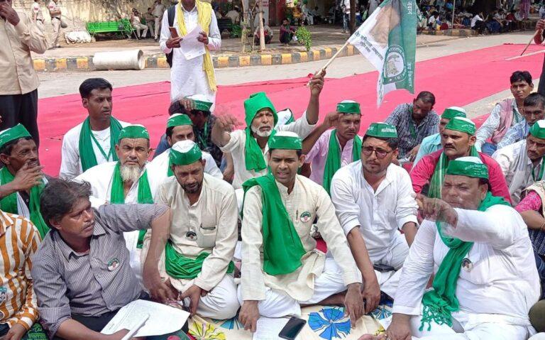 Hundreds of farmers reach Delhi to take part in ‘mahapanchayat’
