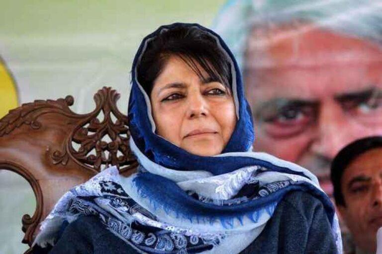 Mehbooba’s new Twitter display pic shows tricolour, old J&K flag