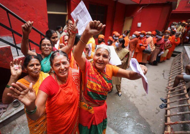 Over 700 yatris leave Jammu for Amarnath