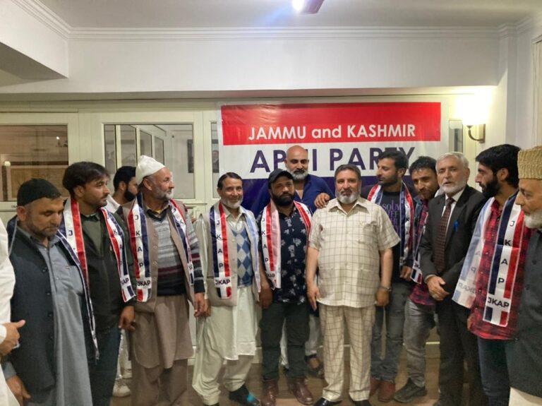 Apni Party gets a big boost in the Karnah constituency as several senior activists and Panchayat leaders from NC, PDP, and PC including their supporters join the party