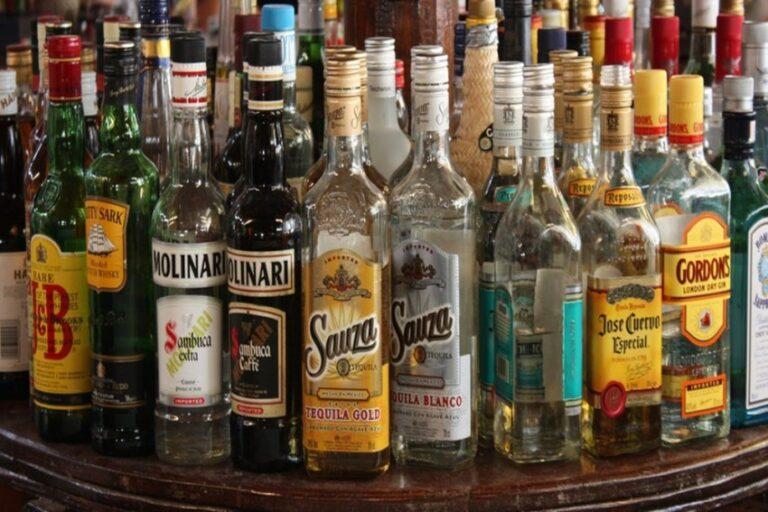 Liquor traders unwilling to place bulk orders, leading to shortage in Delhi
