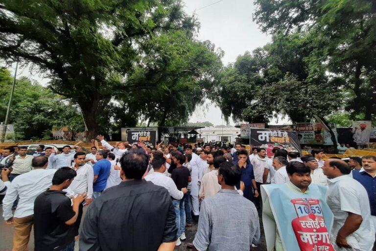 Congress call for huge protest; Delhi Police imposes Sec 144 in New Delhi distt
