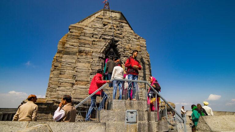 Hundreds throng Shankaracharya hills