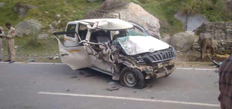 7 Persons Injured As Truck Collides With Srinagar-bound Passenger Cab in Behramgalla Poonch