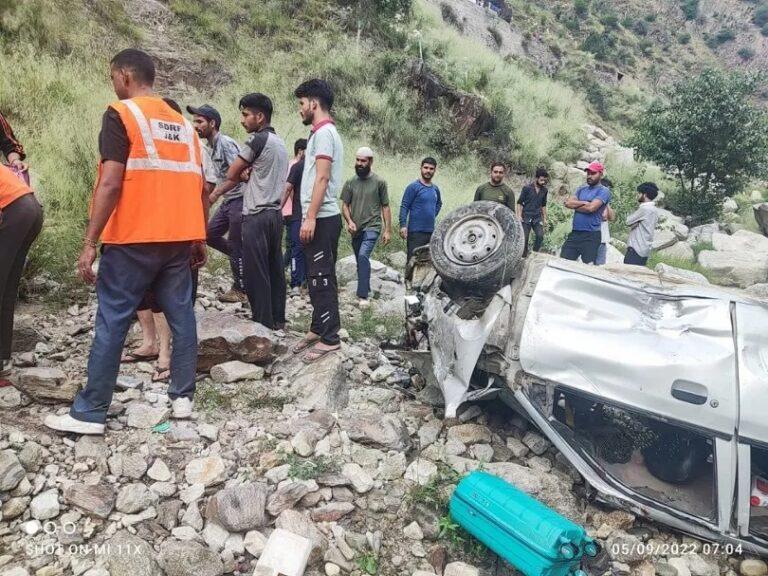 Six dead, two injured in twin car accidents in Bhaderwah