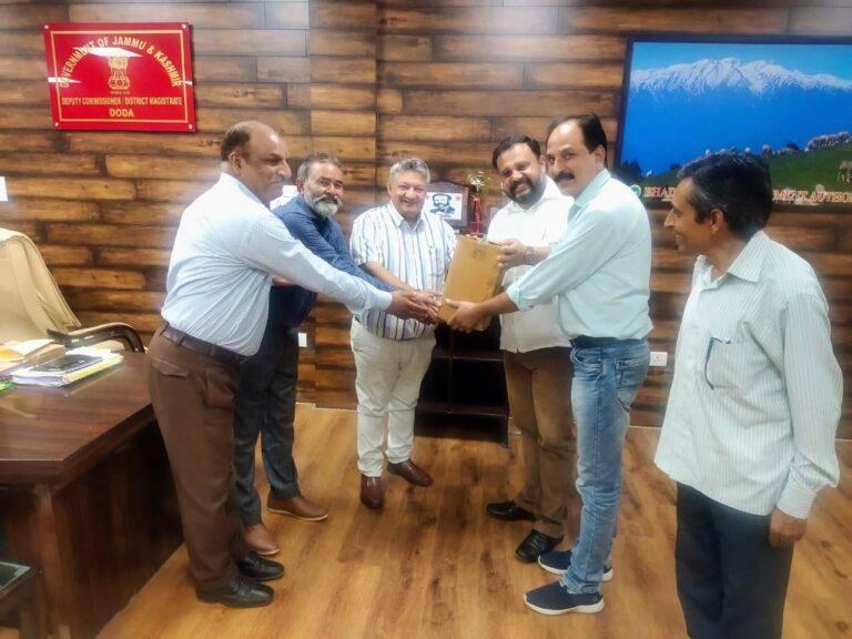 BoDs of Bhaderkashi Fruits Producer Company Limited calls on DC Doda, discusses issues related marketing and planning