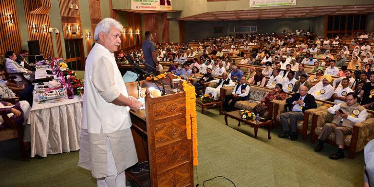 Govt providing easy access to credit, modern machinery, benefits of agriculture extension services to J&K farmers: LG