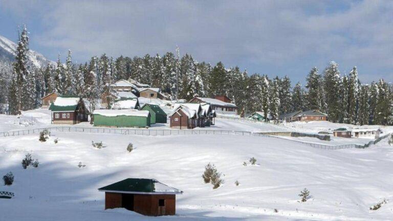Snowfall in J&K higher reaches, rain in plains