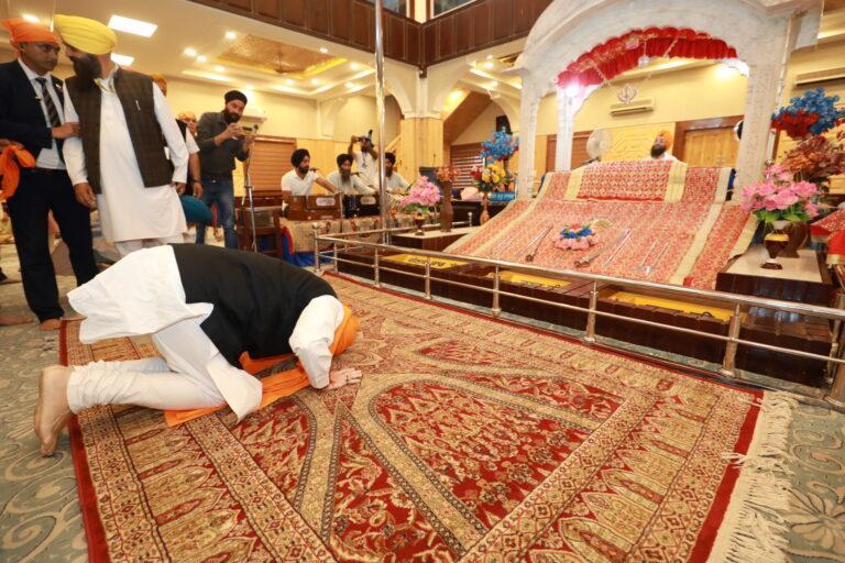 Union Home Minister Amit Shah visits Gurudwara Chati Patshahi in Rainawari