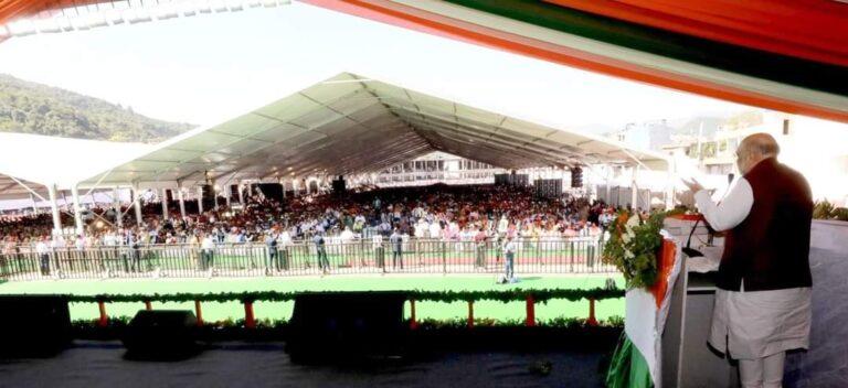 In Baramulla, Amit Shah halts his speech for Azaan