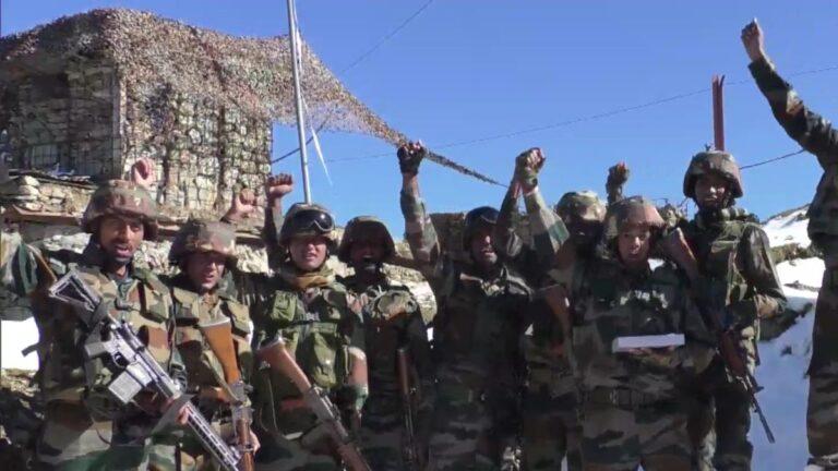 J&K | Indian Army Soldiers Celebrate Diwali Near LoC At 10,000 Ft Altitude
