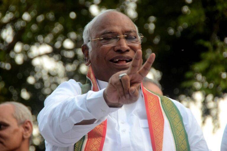 Govt should solve hunger problem than discrediting bodies: Kharge