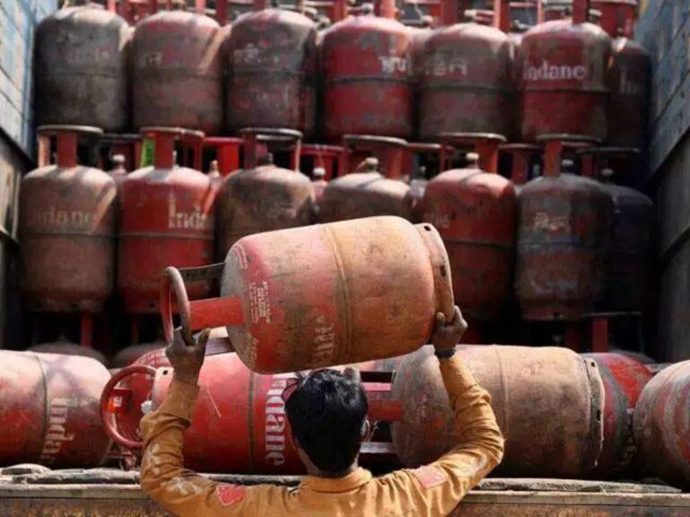 ATF price cut 4.5%, commercial LPG rates down ₹25.5