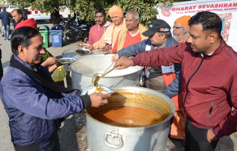 BSS Jammu Branch organizes Bhandara at Railway Station