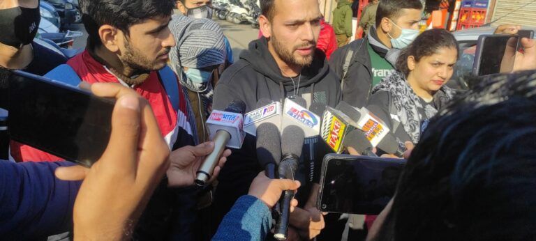 JKPSI Aspirants hit roads in Jammu & Kathua, to protest against the Answer Key leak