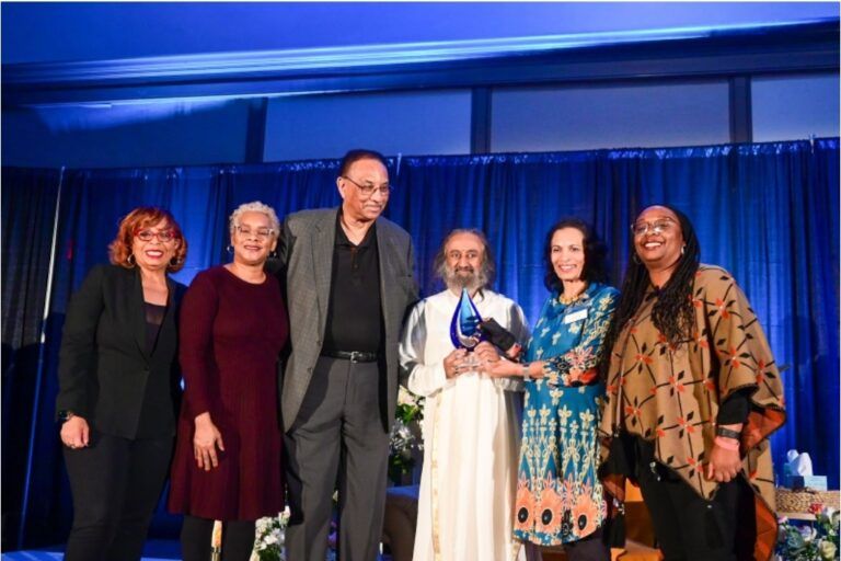 Sri Sri Ravi Shankar bestowed with ‘The Emissary of Peace’ award in the US