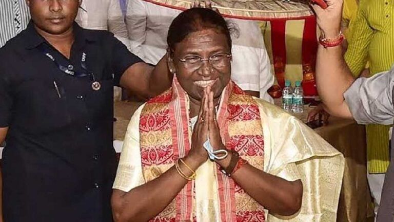 President Murmu offers prayers at Tirumala temple