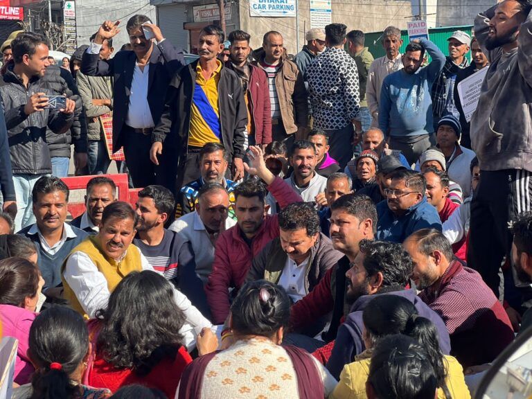 AAP holds massive procession in Udhampur town. No takers for woes and sufferings of common masses in BJP rule: Harsh Dev