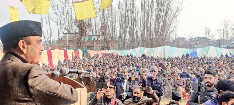 Double, triple shift works will start again if DAP comes to power: Ghulam Nabi Azad