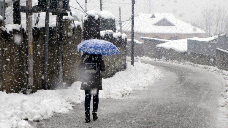 Cold wave tightens grip in Kashmir snowfall likely at isolated places tomorrow
