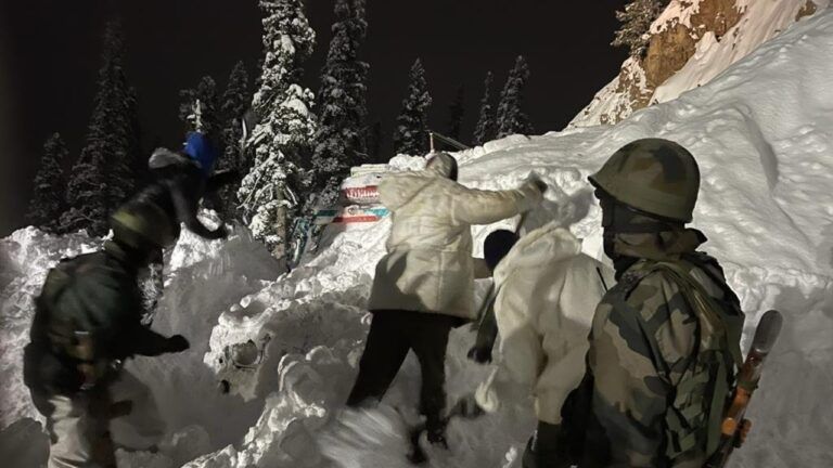 Army recues 30 passengers in sub-zero temperature on Mughal Road