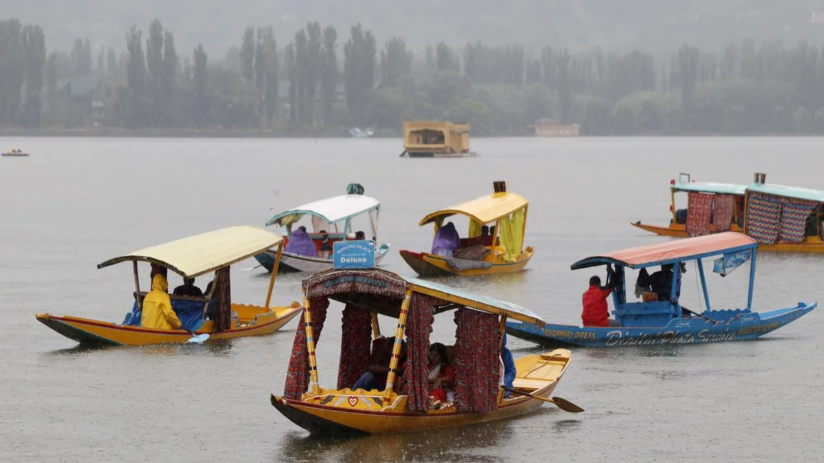 Chief Engineer IF&C assures no alarming flood situation in Kashmir, urges public not to panic