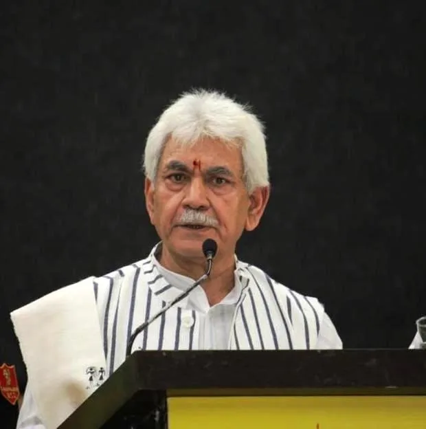 Lt-Governor-Sh-Manoj-Sinha-attends-25th-anniversary-commemoration-event-of-Harishchandra-Tyagi-Public-Library-1