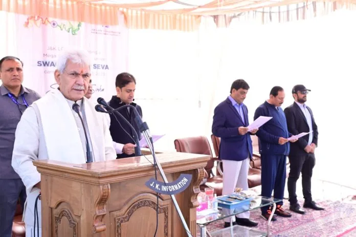 Lt-Governor-Sh-Manoj-Sinha-participated-in-1-Hour-of-citizen-led-shramdaan-for-Swachhata-in-Srinagar-6-696×463-1