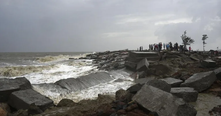 Cyclone ‘Dana’ Forms Over Bay of Bengal, Set to Hit Odisha-Bengal Coasts Early Friday: Met