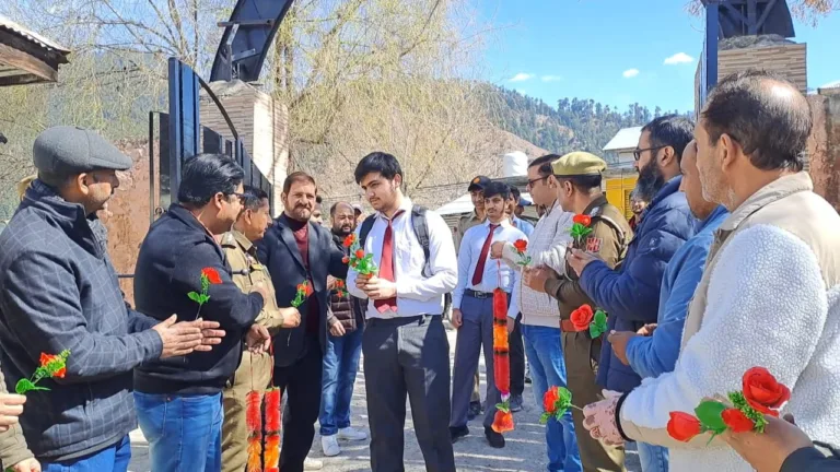 Schools reopen in Chenab Valley after 87 days of winter vacation, school staff welcome students