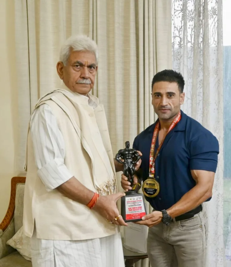 International Bodybuilder Vimal Jit calls on LG Manoj Sinha