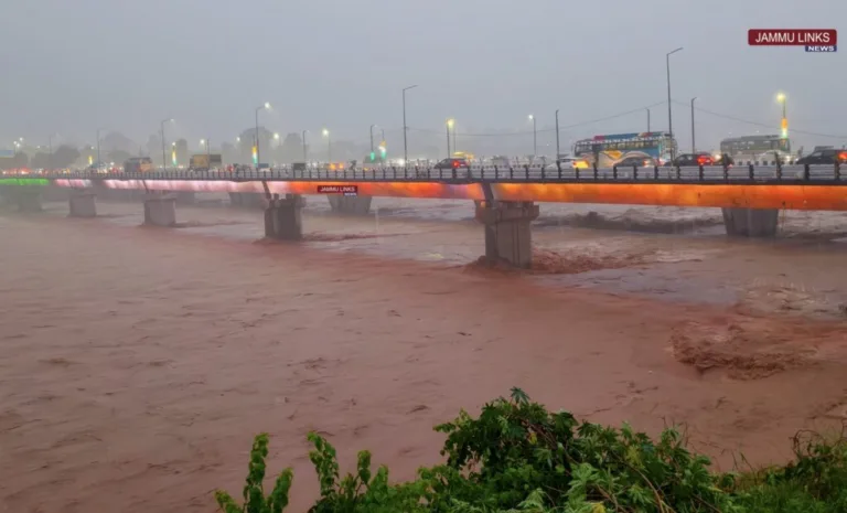 Red alert in J&K, Punjab, Himachal Pradesh, other states; showers expected in next 3 hours