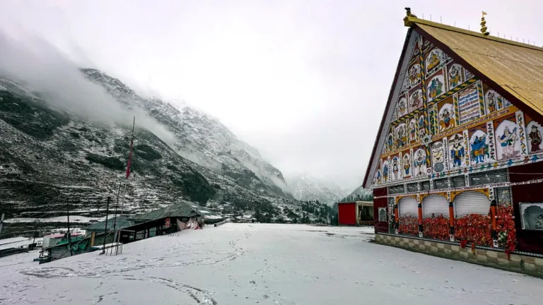 Fresh Snowfall Blankets Kashmir’s Higher Reaches Amid Unusually Warm Winter
