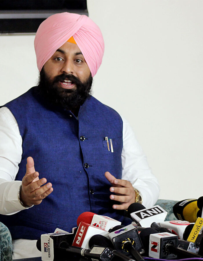 As strike by safai sevaks, sewermen continues, state government announces welfare package