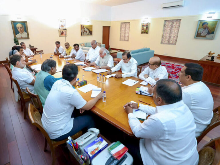 Congress leaders discuss party strategy for upcoming Parliament session