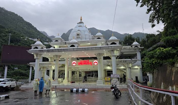 Shri Mata Vaishno Devi Yatra resumes after six-day weather-induced suspension; authorities declare track “safe for pilgrims
