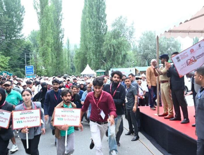 LG Manoj Sinha flags off Reading Marathon at Chinar Book Festival