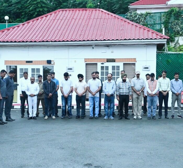 SRINAGAR, AUGUST 01: Lieutenant Governor Shri Manoj Sinha and officers and staff of Lok Bhavan today condoled the sad demise of Shri Uttam Singh.