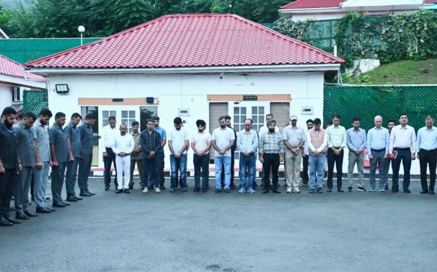 SRINAGAR, AUGUST 01: Lieutenant Governor Shri Manoj Sinha and officers and staff of Lok Bhavan today condoled the sad demise of Shri Uttam Singh.