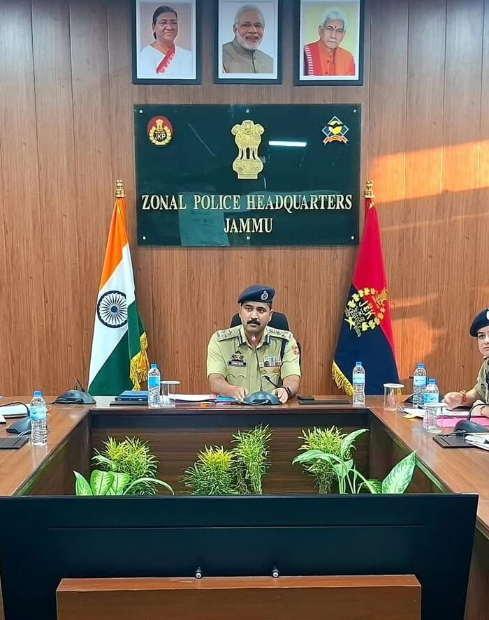 DIG JAMMU REVIEWS CRIME, SECURITY SCENARIO; STRESSES TIMELY INVESTIGATIONS
