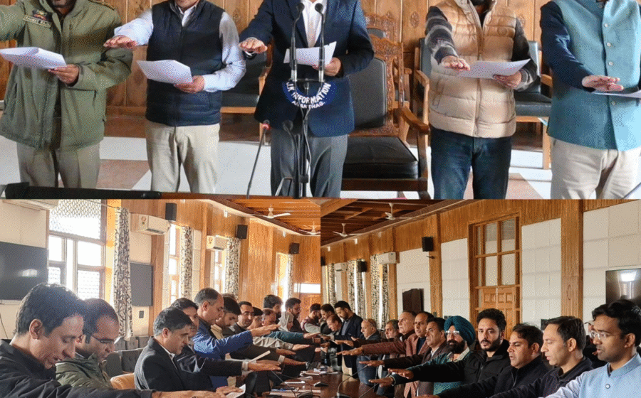 DC Anantnag Administers Integrity Pledge to Employees at Dak Bungalow